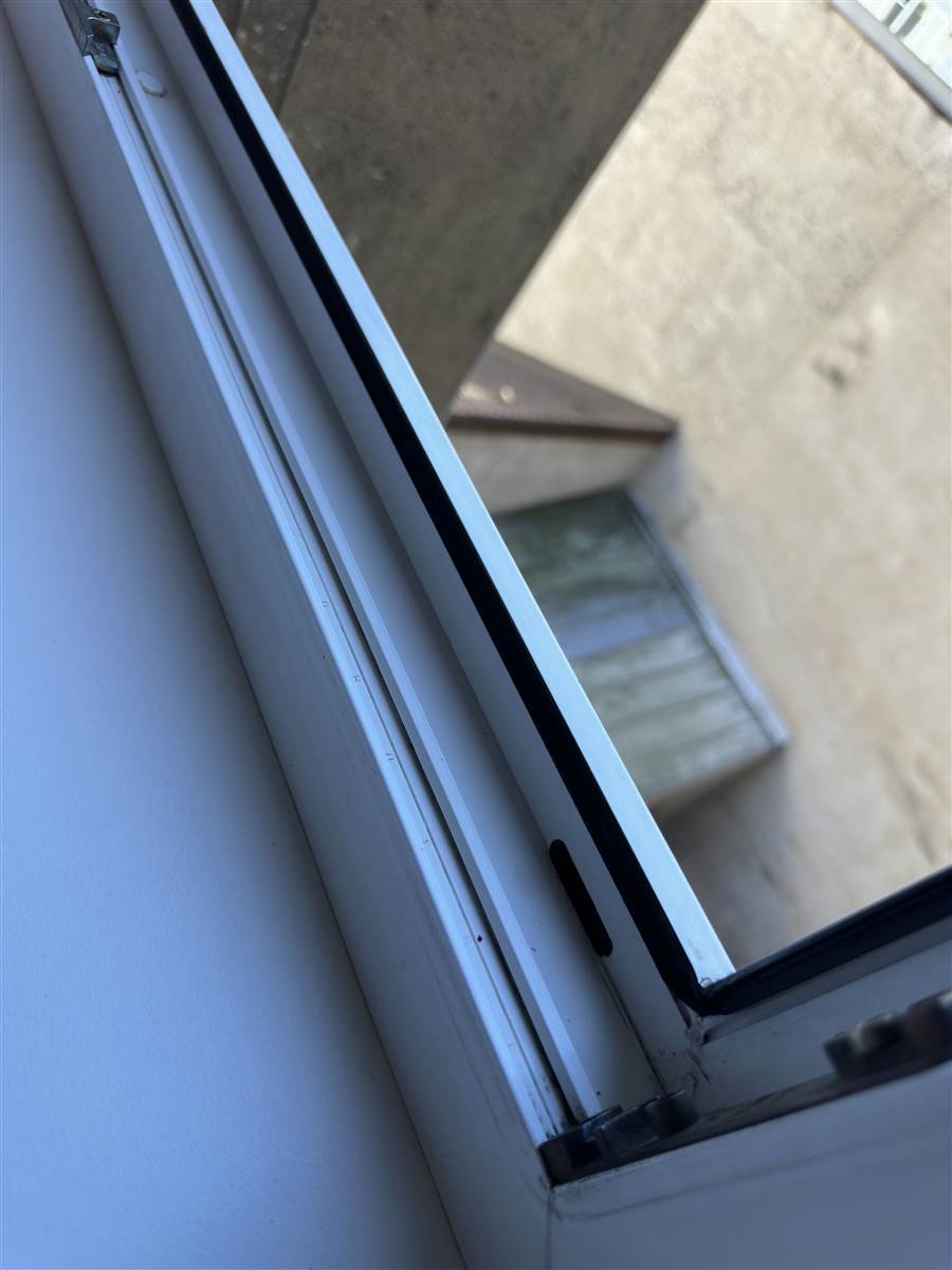Fensterrahmen nach der Reinigung – sauber