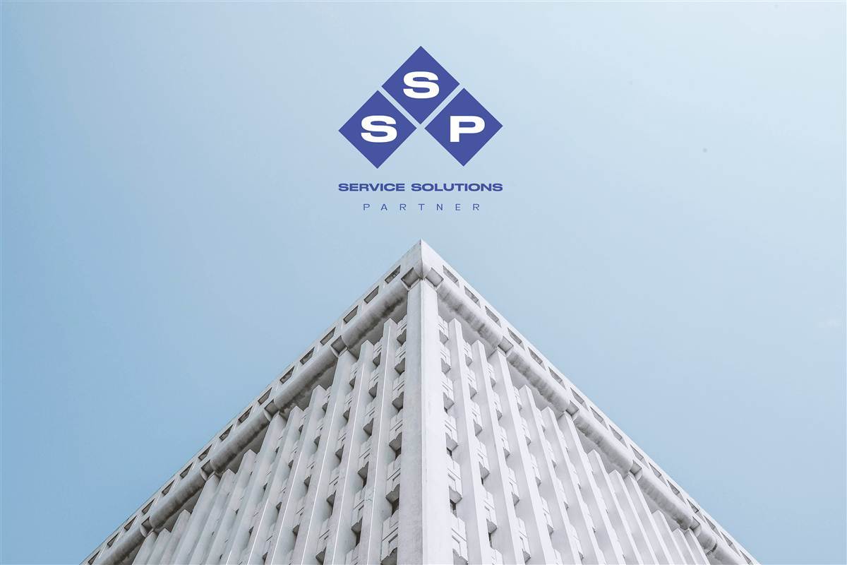 Professionelle Reinigungskraft bei der Arbeit in Wien - SSP VIE Reinigungsfirma